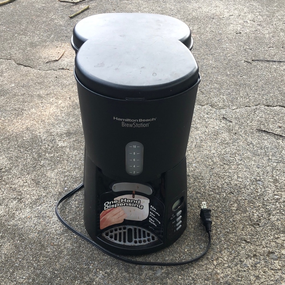 One -Hand Dispensing Coffee Maker